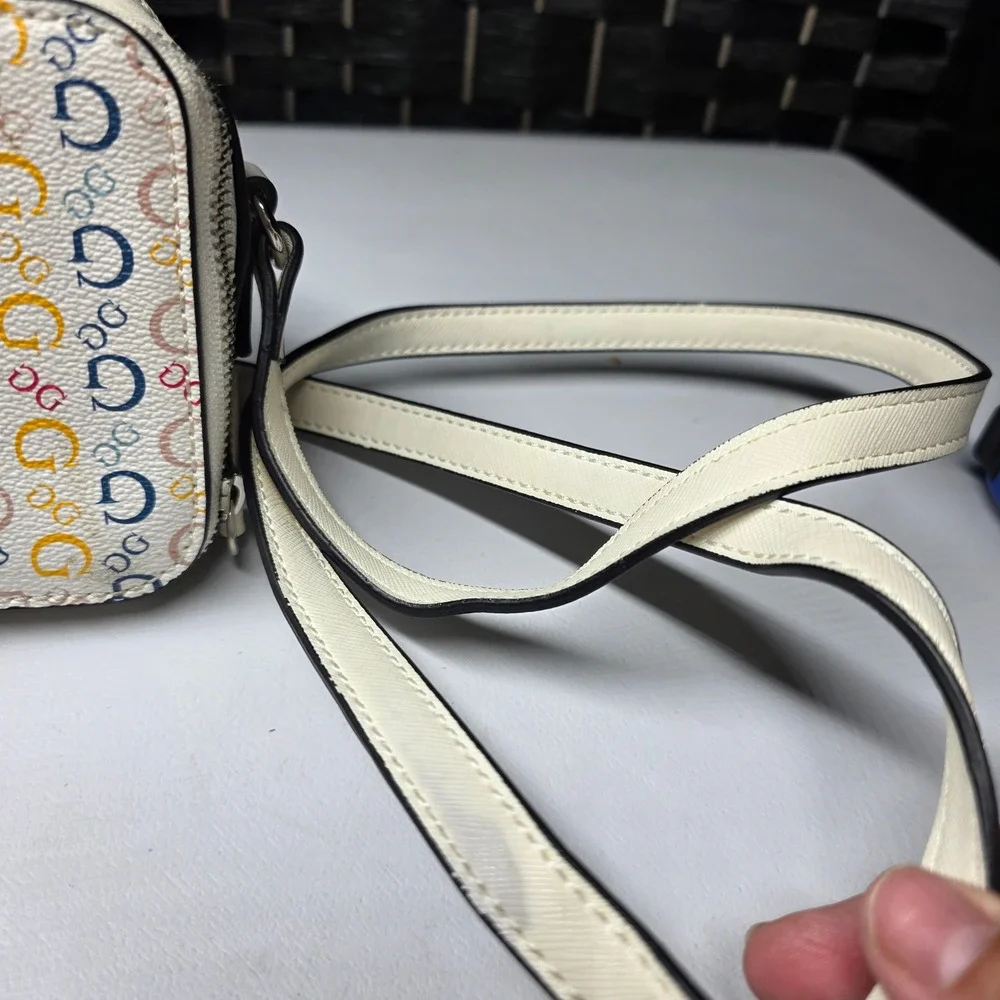 GUESS Logo Crossbody Bag White Multi Color Monogram G AA819914 Small Purse Y2K